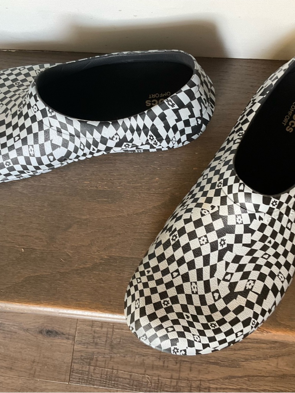 Crocs, sz 12, checkered graphic